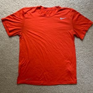THE NIKE TEE SIZE M